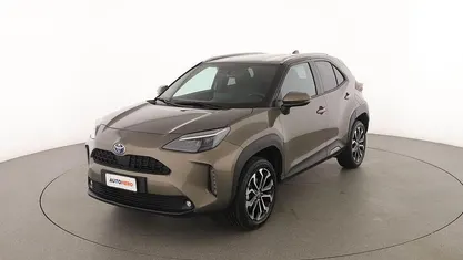 Begagnad Toyota Yaris Hybrid Trend 116 HK (85 kW) 2022 Guld