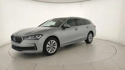 Nuova Skoda Superb Style 150 CV (110 kW) 2026 Argento pebble metallizzato Station wagon