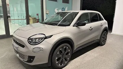 Beige Usata 2024 Fiat 600 La Prima SUV | 22.900 € (Super prezzo)