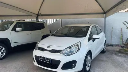 Bianco Usata 2013 Kia Rio EX Tre volumi | 5500 € (Buon prezzo)