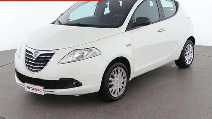 Usata 2014 Lancia Ypsilon Silver Due volumi | 8199 € (Buon prezzo)
