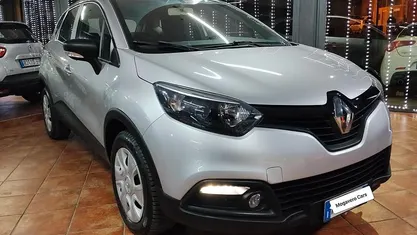 Grigio Usata 2017 Renault Captur Zen SUV | 9900 € (Buon prezzo)