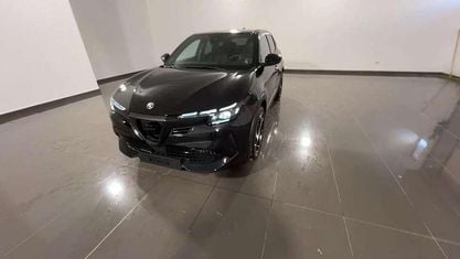 Nouă Alfa Romeo Junior Edizione Speciale 145 CP (106 kW) 2025 Negru SUV