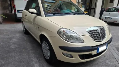 Usata Lancia Ypsilon 60 CV (44 kW) 2005 Beige Utilitaria