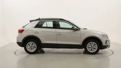 Usata VW T-Roc Life 110 CV (80 kW) 2022 Grigiogrigio SUV