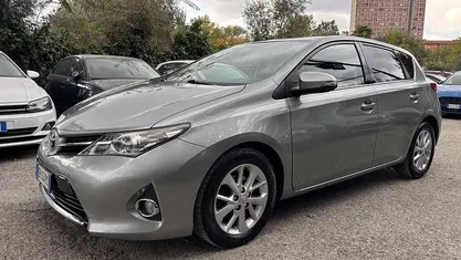 Usata 2025 Toyota Auris Tre volumi | 5999 €