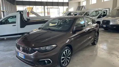 Usata Fiat Tipo Lounge 120 CV (88 kW) 2020 Marrone Berlina