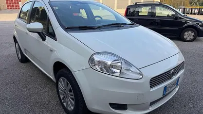 Usata Fiat Grande Punto Dynamic 77 CV (56 kW) 2009 Bianco Utilitaria