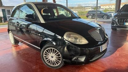 Usata Lancia Ypsilon 75 CV (55 kW) 2011 Nero Utilitaria