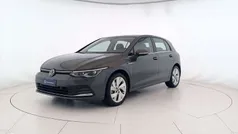Dolphin grey metallizzato Usata 2021 VW Golf VIII Style Tre volumi | 22.900 € (Buon prezzo)