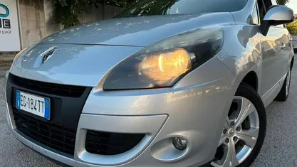 Grigio Usata 2011 Renault Scénic III Luxe Monovolume | 3500 € (Buon prezzo)