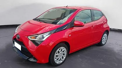 Usata Toyota Aygo Business Edition 72 CV (52 kW) 2020 Rosso Utilitaria