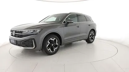 Usata VW Touareg R-line 231 CV (169 kW) 2025 3m silicon grey metallizzato SUV
