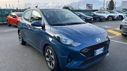 Usata Hyundai i10 63 CV (46 kW) 2024 Vibrant blue pearl Utilitaria