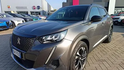 Usata 2023 Peugeot 2008 Allure SUV | 19.900 € (Buon prezzo)