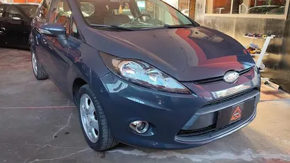 Usata Ford Fiesta Titanium 60 CV (44 kW) 2012 Grigio Utilitaria
