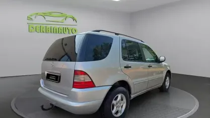 Usata Mercedes ML270 163 CV (119 kW) 2003 Grigio SUV
