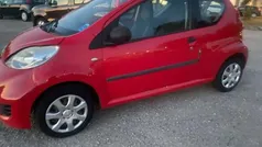 Rosso Usata 2009 Peugeot 107 Allure Due volumi | 2600 € (Buon prezzo)