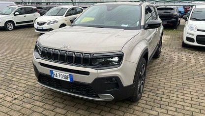 Begagnad Jeep Avenger Summit 101 HK (74 kW) 2025 Beige SUV