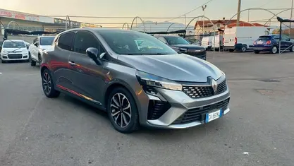 Grigio Usata 2024 Renault Clio V Techno Due volumi | 15.500 € (Buon prezzo)