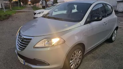 Argento Usata 2012 Lancia Ypsilon Silver Due volumi | 5600 € (Buon prezzo)