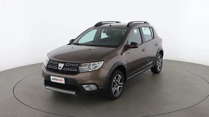 Grigio Usata 2019 Dacia Sandero Due volumi | 10.599 € (Buon prezzo)