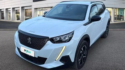Usata 2023 Peugeot 2008 Allure SUV | 18.450 € (Buon prezzo)