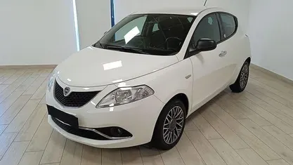 Bianco Usata 2017 Lancia Ypsilon Silver Due volumi | 8900 € (Buon prezzo)