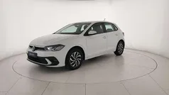 Pure white Usata 2023 VW Polo Life Tre volumi | 17.400 € (Buon prezzo)