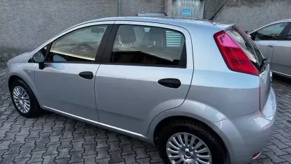 Usata Fiat Punto 77 CV (56 kW) 2015 Grigio Utilitaria