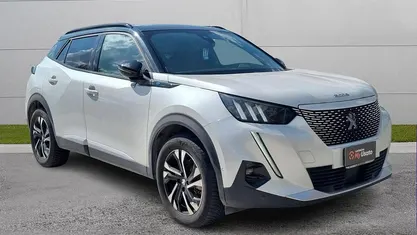 Usata Peugeot e-2008 GT 100 kW (136 CV) 2022 Bianco madre perla SUV