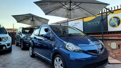 Blue met Usata 2008 Toyota Aygo Due volumi | 4790 € (Buon prezzo)