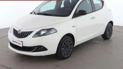 Usata Lancia Ypsilon Gold 70 CV (51 kW) 2022 Bianco Utilitaria