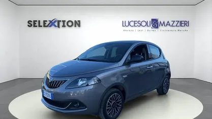 Usata Lancia Ypsilon Gold 69 CV (50 kW) 2024 Grigio Utilitaria