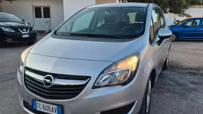 Usata Opel Meriva Design Edition 120 CV (88 kW) 2016 Grigio Monovolume