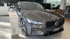 Grigio scuro Usata 2023 Volvo S60 Plus Tre volumi | 41.900 €