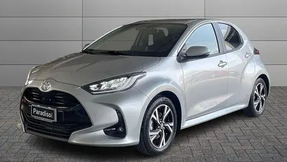 Usata Toyota Yaris Hybrid Trend 92 CV (67 kW) 2025 Argento Berlina