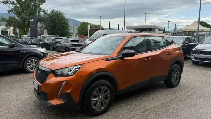 Gebraucht Peugeot 2008 Active 102 PS (75 kW) 2023 Orange SUV
