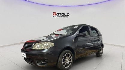 Usata Fiat Punto Dynamic 69 CV (50 kW) 2005 Grigio scuro Berlina