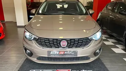 Usata Fiat Tipo Lounge 120 CV (88 kW) 2019 Giallo Station wagon
