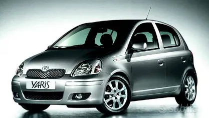 Usata Toyota Yaris Sol 65 CV (47 kW) 2005 Argento Berlina