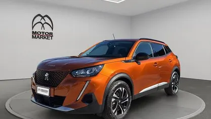 Usata Peugeot e-2008 Allure 100 kW (136 CV) 2022 Orange energy SUV