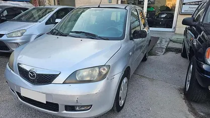 Grigio argento Usata 2005 Mazda 2 Tre volumi | 1390 € (Ottimo prezzo)