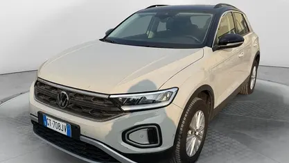 Usata VW T-Roc Life 110 CV (80 kW) 2024 Beige SUV