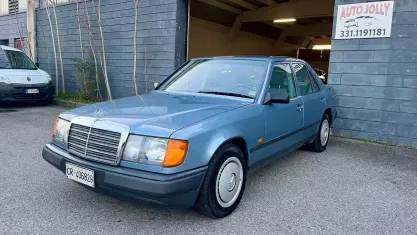 Usata Mercedes E200 122 CV (89 kW) 1988 Bluazzurro Berlina