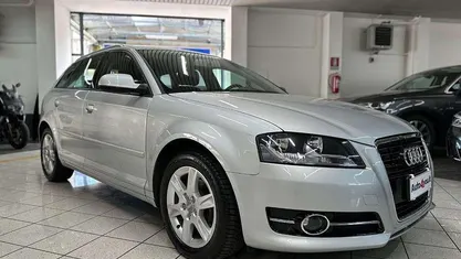 Usata Audi A3 Attraction 105 CV (77 kW) 2012 Argento Utilitaria