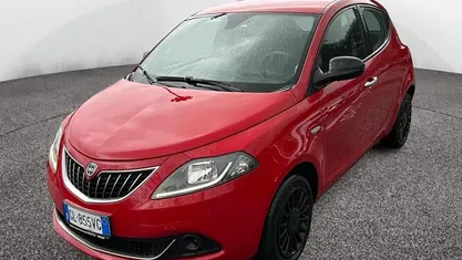 Usata Lancia Ypsilon Silver 69 CV (50 kW) 2022 Rosso Utilitaria