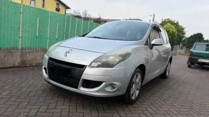 Usata Renault Scénic III Luxe 110 CV (80 kW) 2011 Argento Monovolume