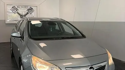 Usata Opel Astra Cosmo 125 CV (91 kW) 2012 Grigio Berlina