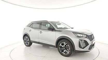Usata Peugeot 2008 Allure 101 CV (74 kW) 2025 Argento SUV